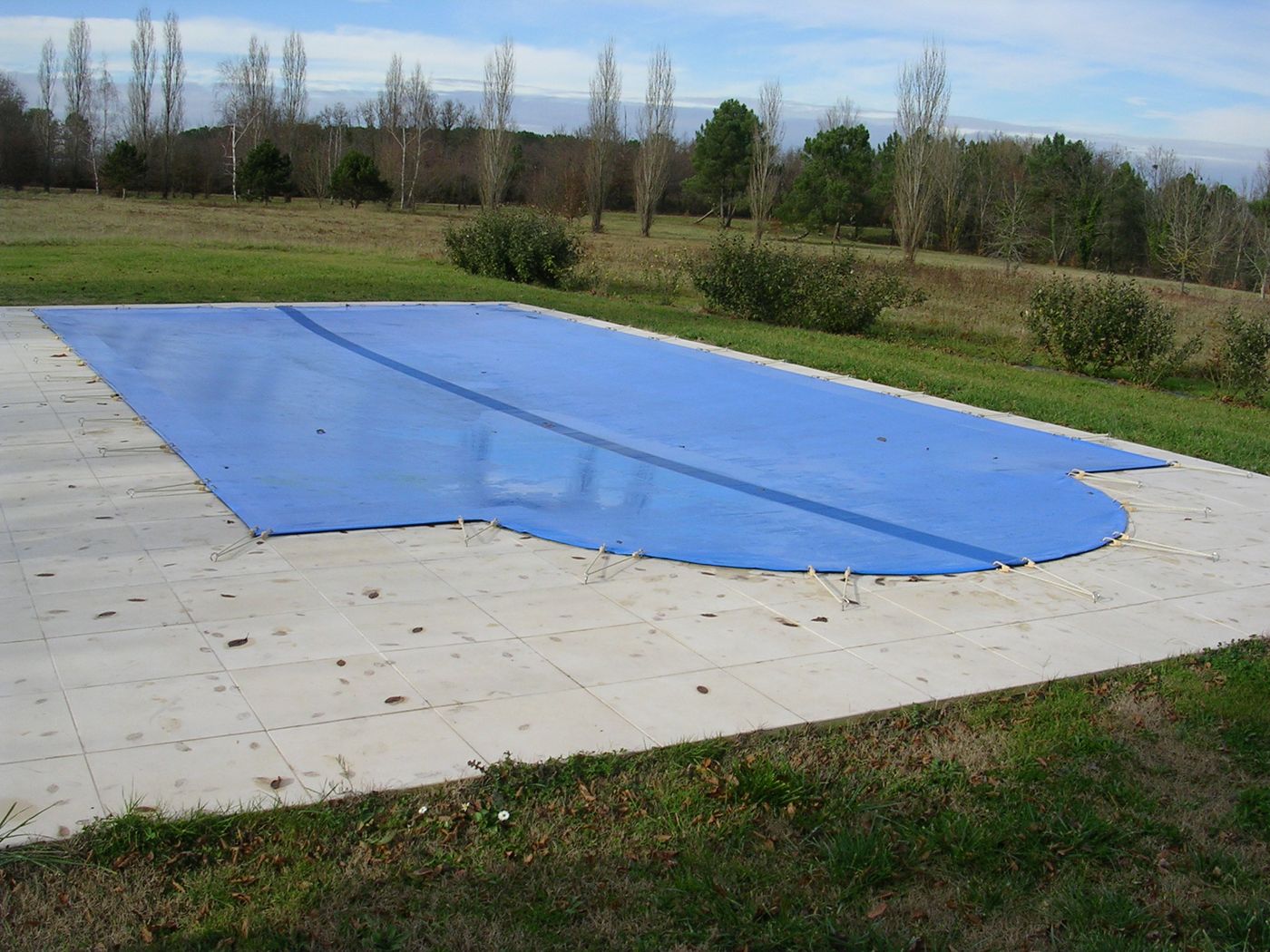 Couverture d'hivernage opaque bleue