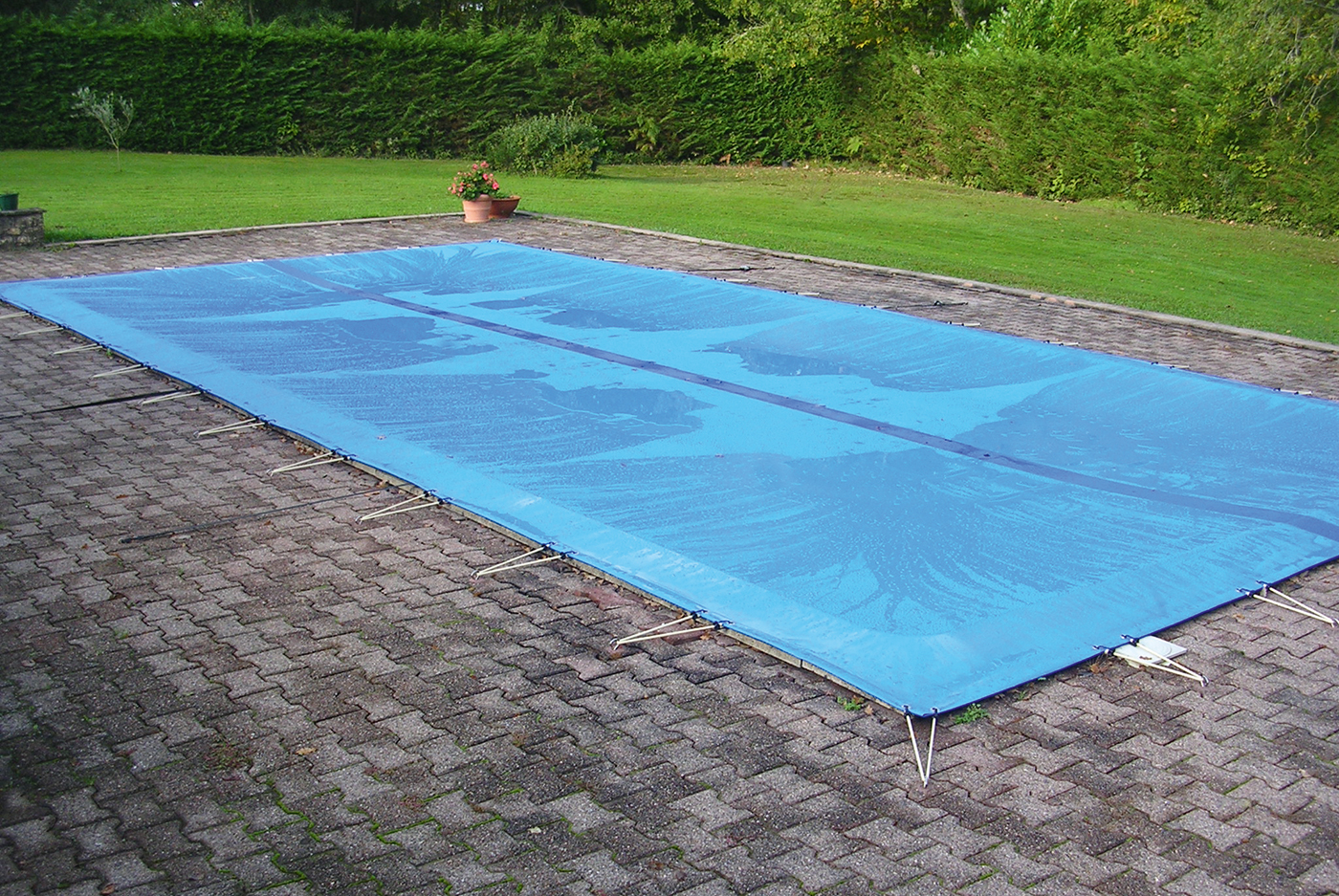 Couverture d'hivernage opaque bleue pour piscine